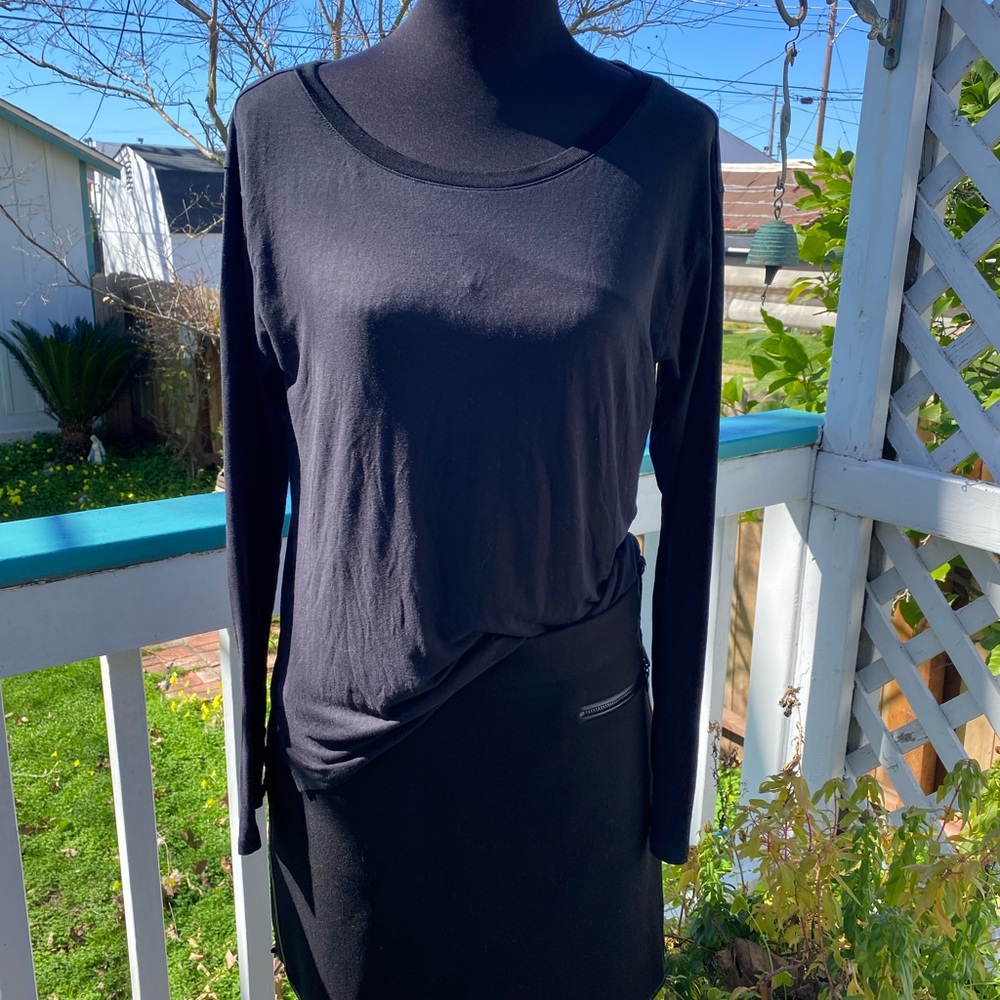 CALVIN KLEIN JEANS Long Sleeve Top w/ Wide Boat Neck and Cute Back Detail.🌼